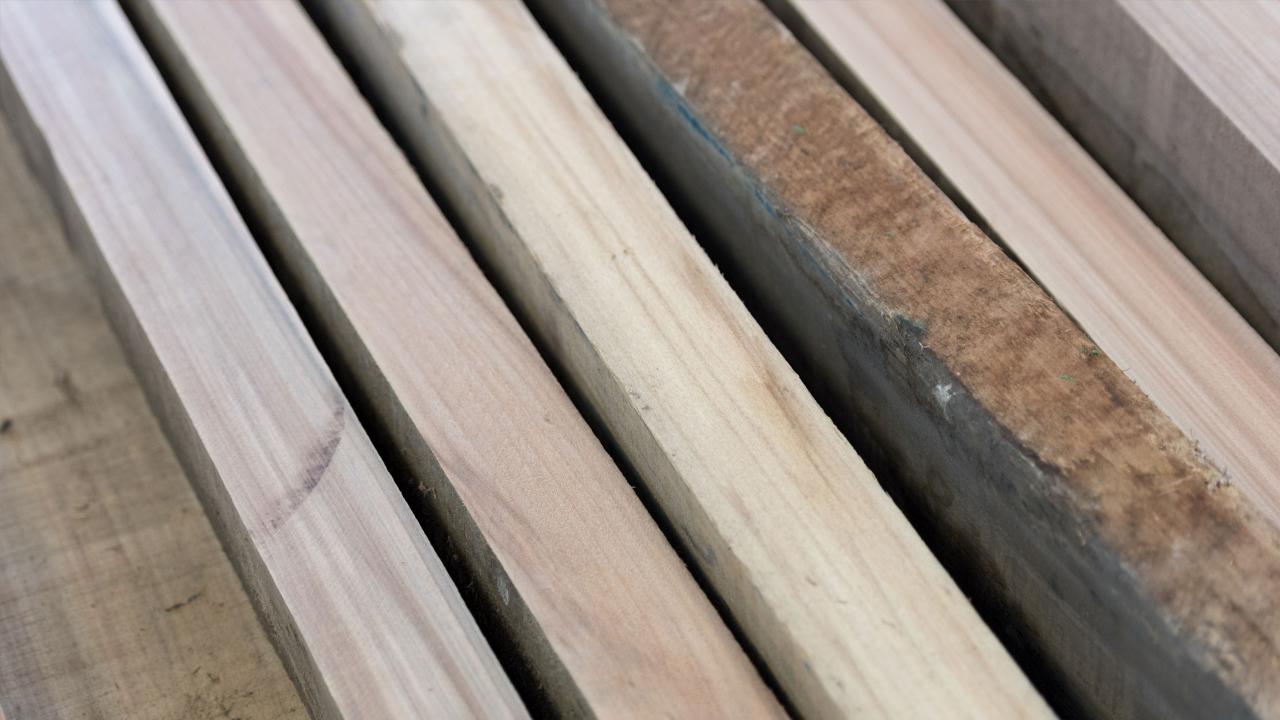 The-Butler_David-Chipperfield_e15-furniture-makers_American-willow_Wolfram-Scheible_Making_Detail-(9)_carousel