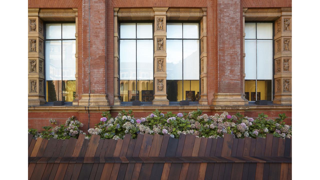 Infinity Bench | American Hardwood Export Council