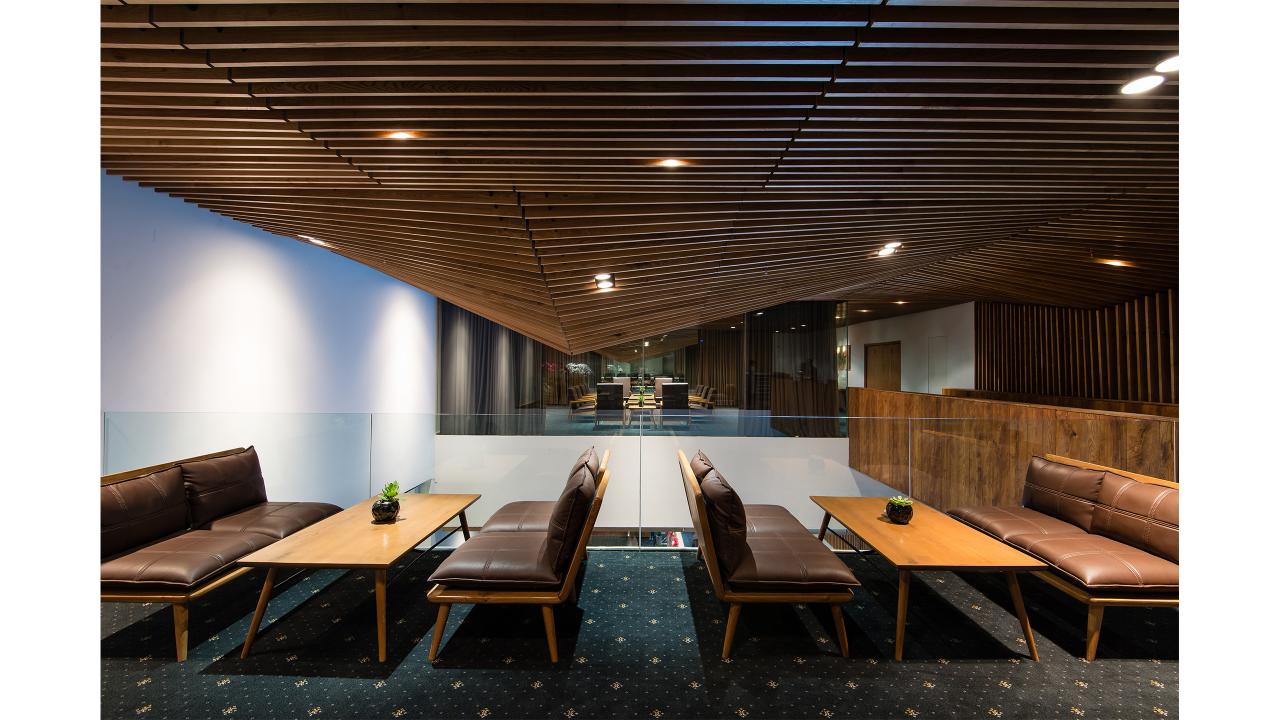 Vip Ceiling VIP Lobby ceiling cladding | American Hardwood Export Council