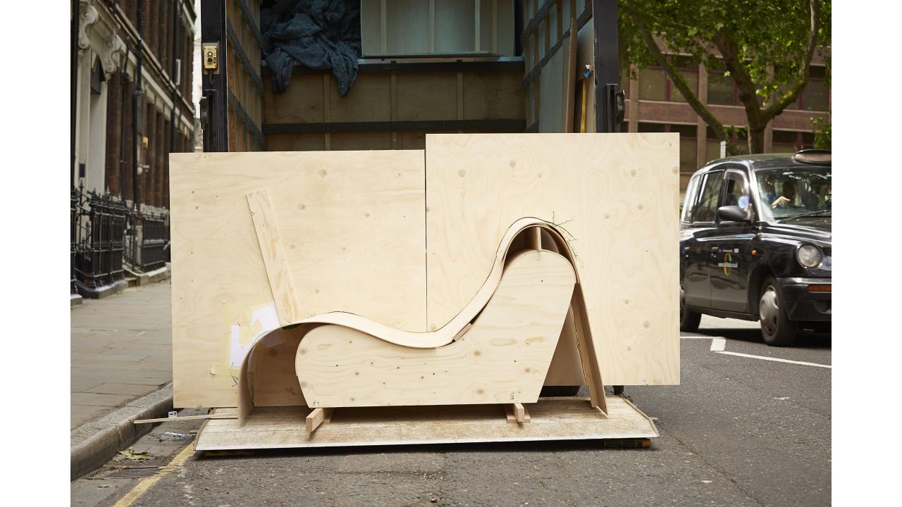 The Wish List – The Hole Chair 