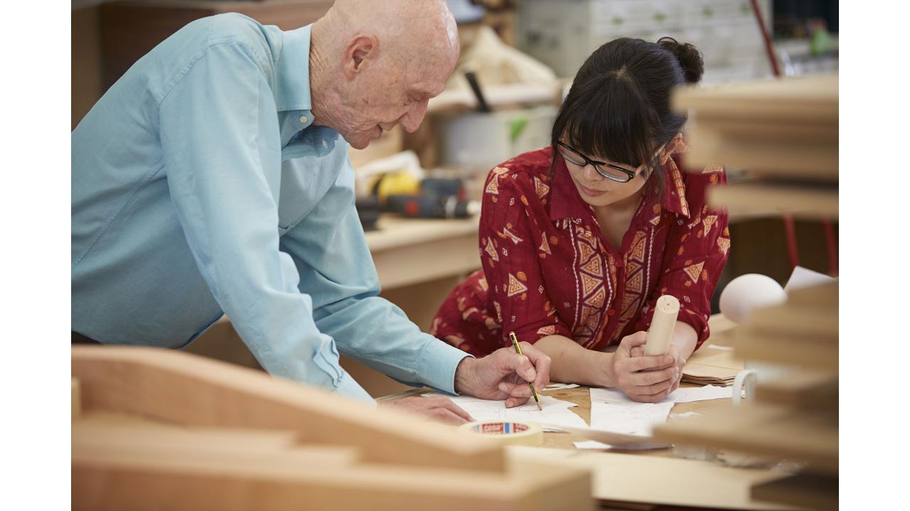 The Wish List – The Hole Chair 