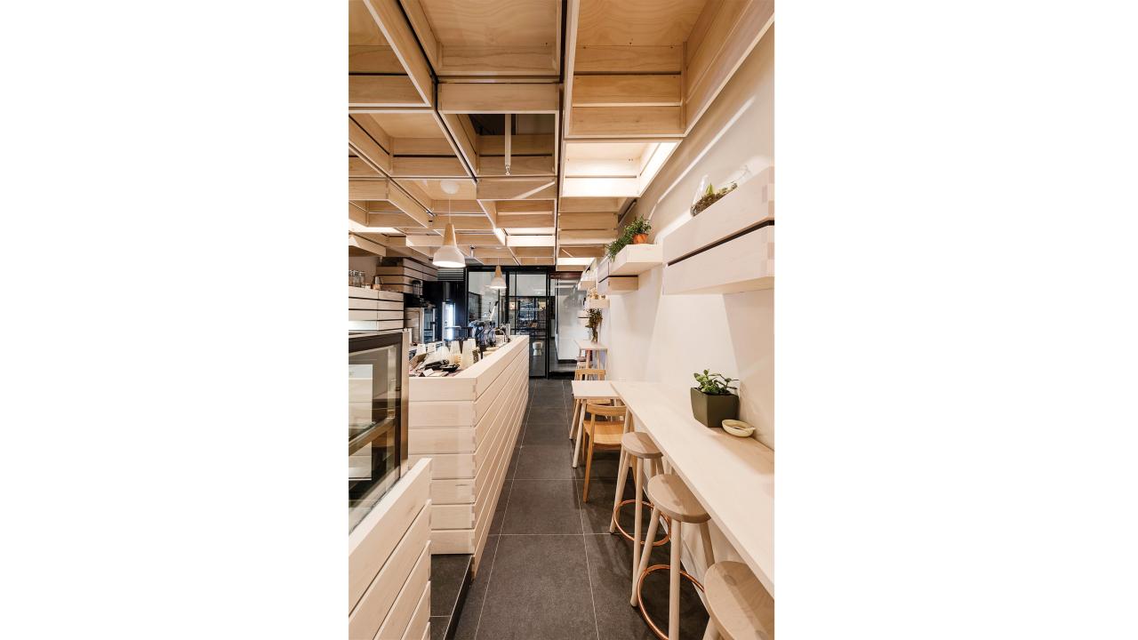 Hunters roots café by Kitayama K Architects